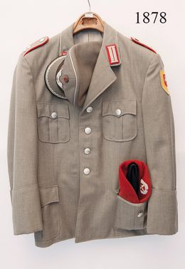 Uniform für einen Oberleutnant der Artillerie