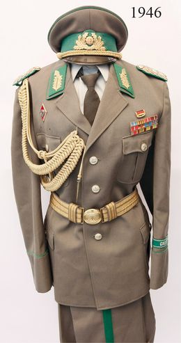 Uniform für einen Generalleutnant der Grenztruppen